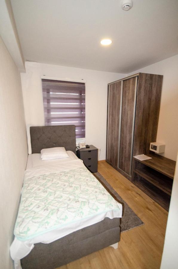 Hotel Kavalir Zepce Extérieur photo