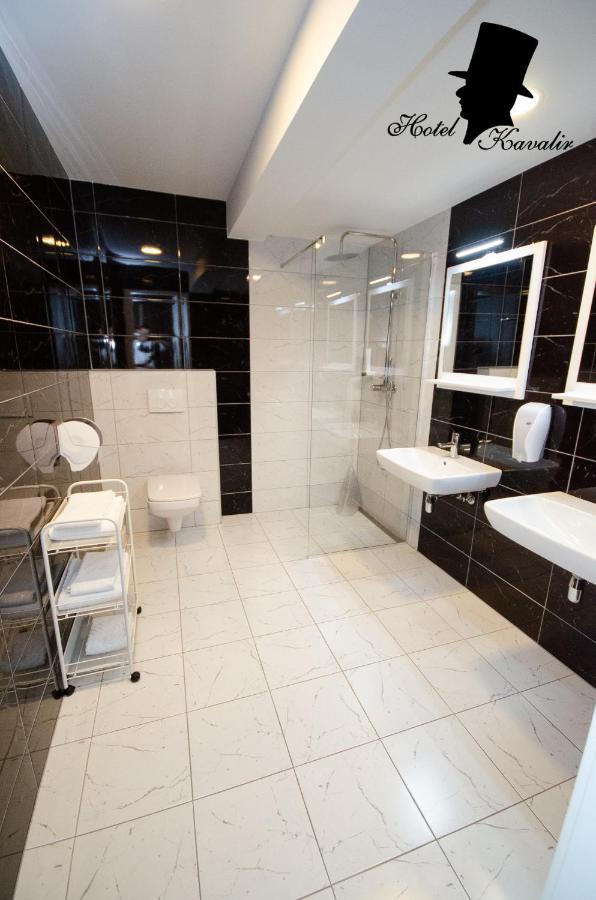 Hotel Kavalir Zepce Extérieur photo